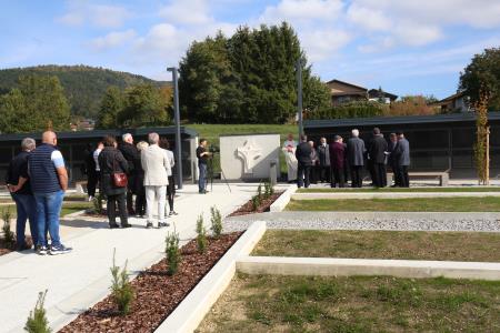 OTVORITEV NOVGA DELA POKOPALIŠČA V CERKNICI 23 FOTO LJUBO VUKELIČ